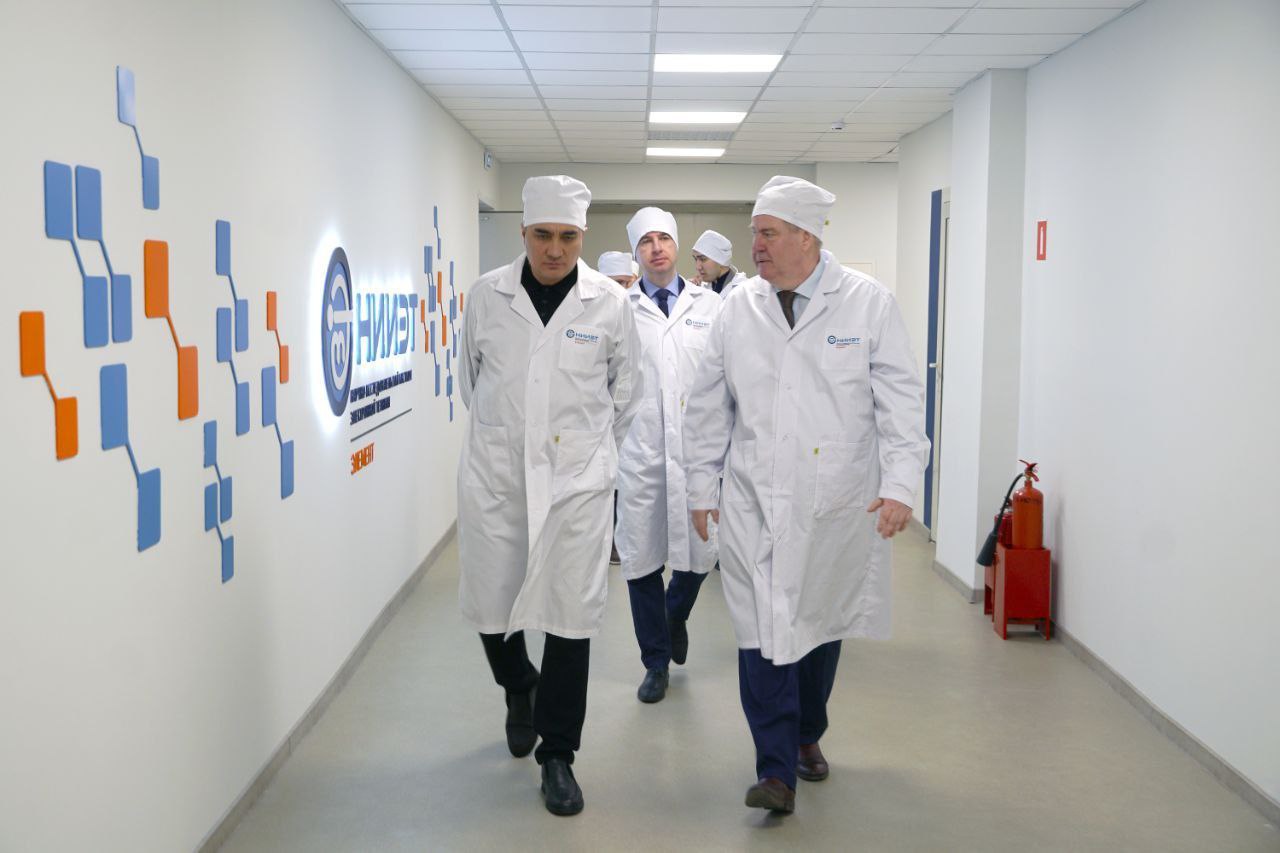 Воронежский НИИ электронной техники (НИИЭТ, входит в Группу компаний «Элемент») принял делегацию из Республики Узбекистан во главе с Чрезвычайным и Полномочным Послом Республики Узбекистан в Российской Федерации Ботиржоном Асадовым